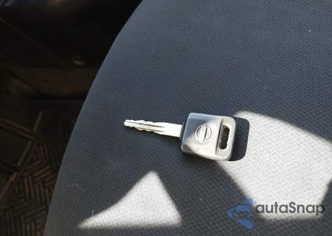 2015 Nissan Versa Note S (Sr)/S Plus/Sl/Sr/Sv z USA, uszkodzony, nr VIN 3N1CE2CP4FL423990